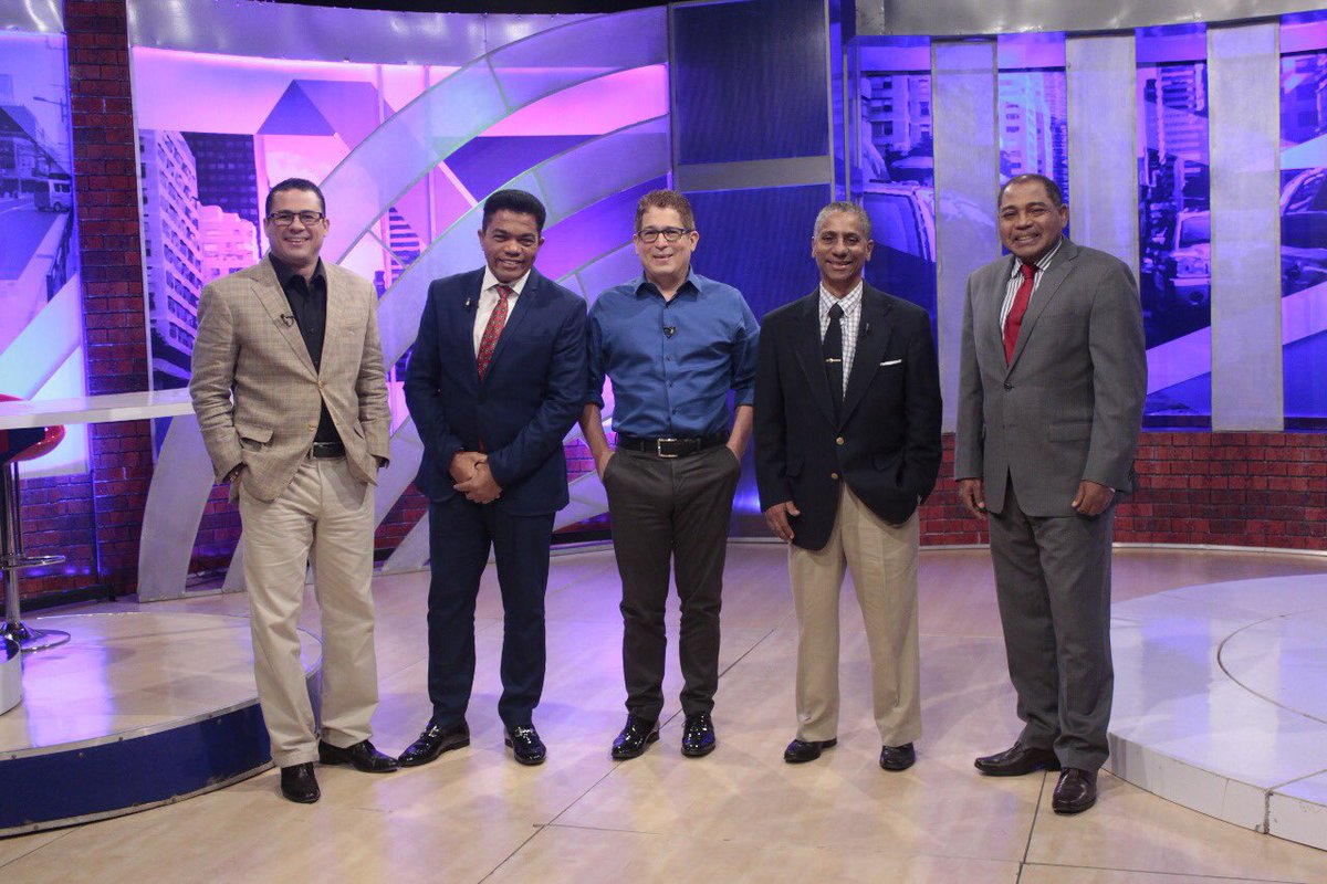 En el estudio grabando @enfasistv y compartiendo con ese grupo de expertos amigos. Esperen lo que viene!! #ivanruiztv #enfasistv #tvdominicana