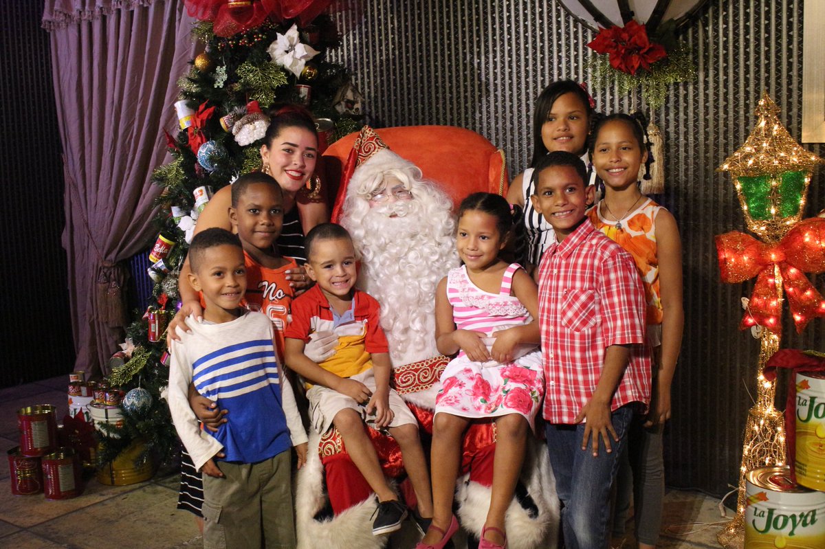 corazonnavidad's tweet photo. Maravillosos momentos en familia se vivieron en #ElCorazónDeLaNavidad2017. Gracias por compartirlos junto a nosotros. #Cisama https://t.co/2M4m6kZAlJ