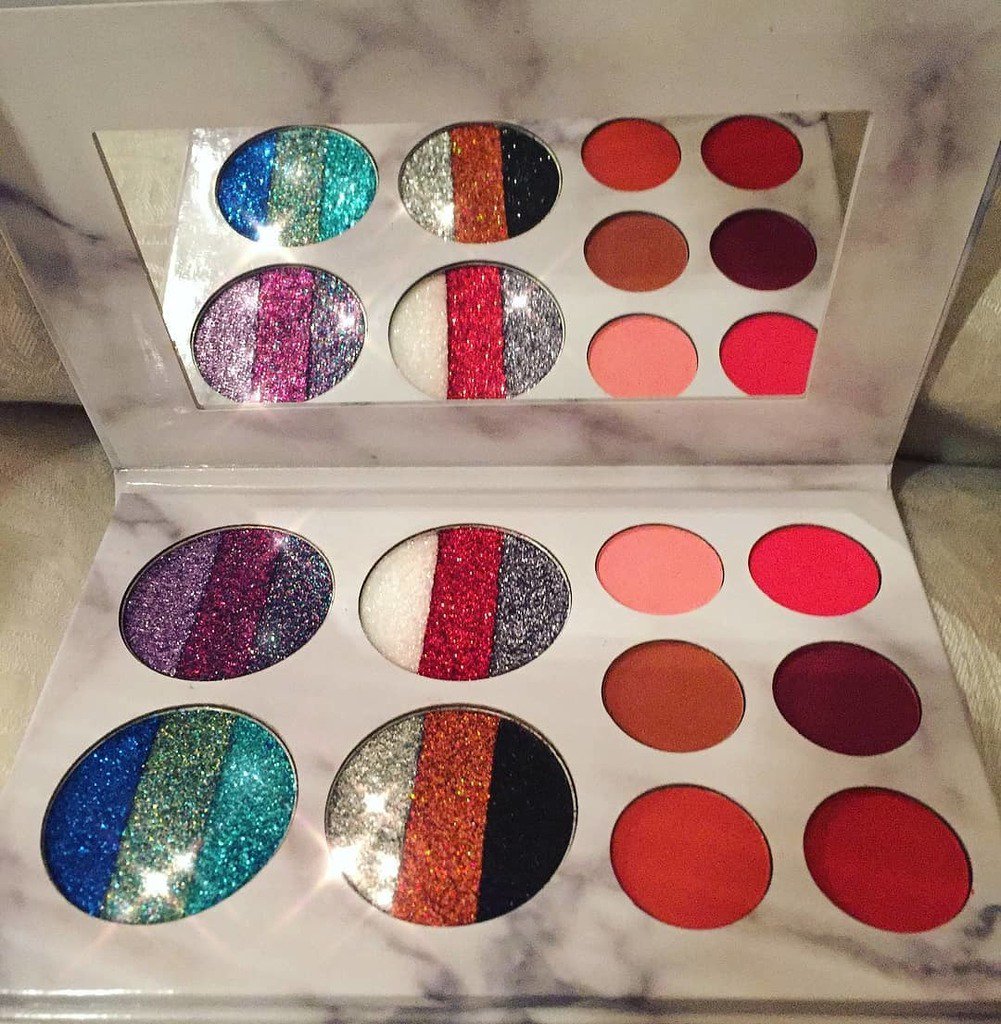 joliebeautyHQ's tweet photo. Beautiful photo of our gorgeous Divinity palette by @jessicamakeuplove💕
#makeup #mua #glitter #glittery #palette #DIVINITYPALETTE #JOLIEBEAUTY https://t.co/ztApAR2nWS https://t.co/CQLQGCxsZC