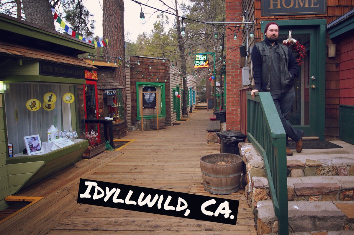 JoshuaRNelson's tweet photo. Posted a new vlog yesterday! If you haven’t seen it then all you need to do is click this link ➡️ https://t.co/sdz4CalHTw #vlog #travelblogger #youtuber #gaygeek #littlebutloved #idyllwild https://t.co/4CQwPUu88e