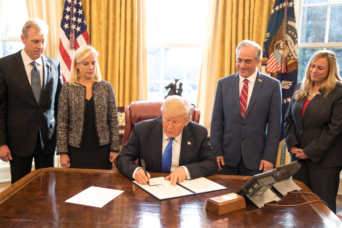 realDonaldTrump's tweet photo. Today, it was my great honor to sign a new Executive Order to ensure Veterans have the resources they need as they transition back to civilian life. We must ensure that our HEROES are given the care and support they so richly deserve! https://t.co/0MdP9DDIAS https://t.co/LP2a8KCBAp