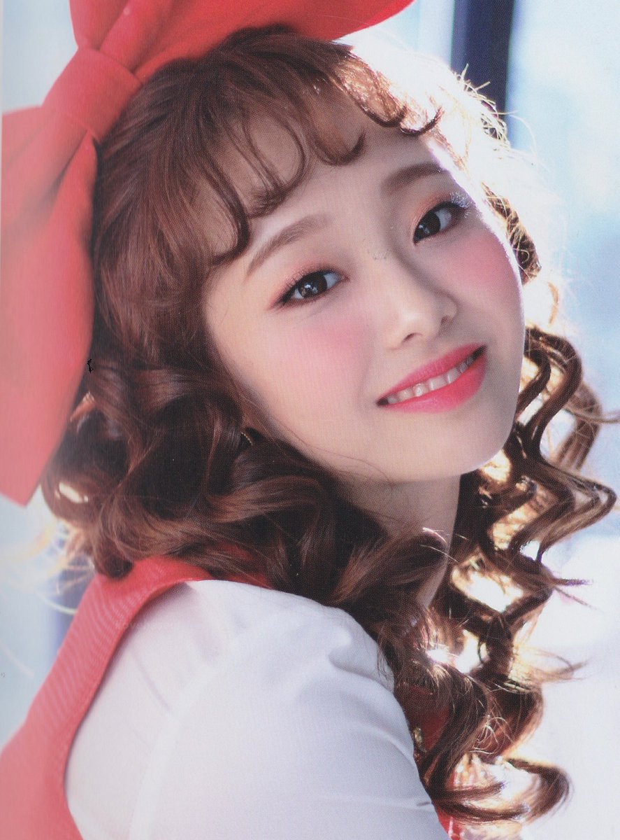 chuu's album Photos .+:｡#Chuu #HeartAttack・*: 🐧 #이달의소녀