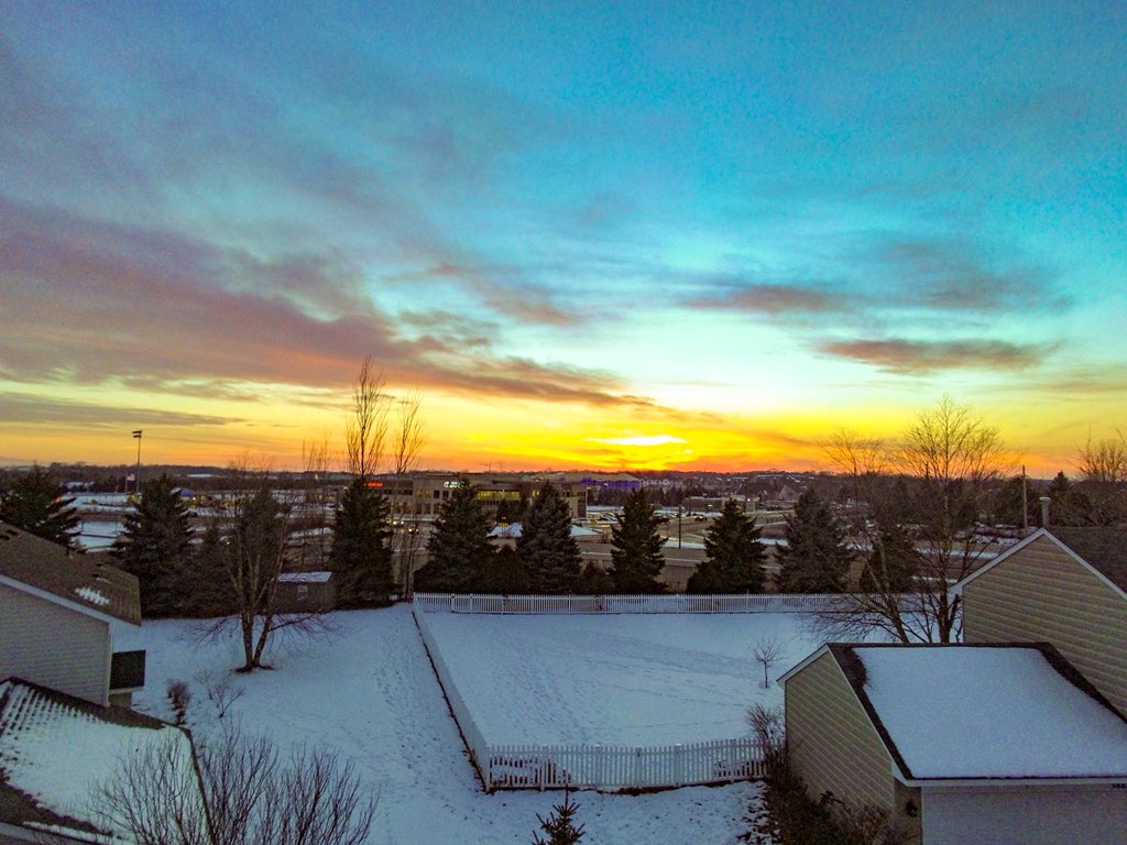 Subrec's tweet photo. First couple #Sunset pics from the new drone. Not bad. #myflyingcamera https://t.co/zsj4pkeZuL