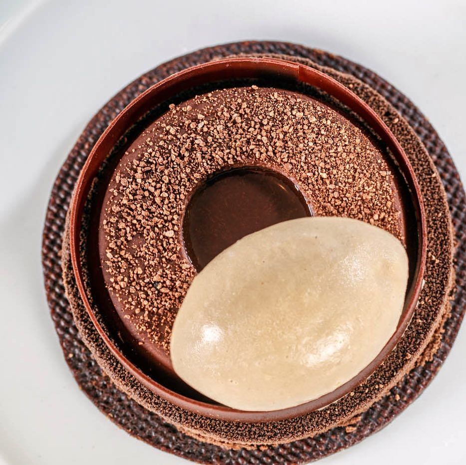 TheBearfoot's tweet photo. This is @cheffortin signature Quanah dark chocolate tart. Lapsang souchong smoked tea, porter beer & milk chocolate ice cream @cacaobarryofficial #chocolateorgasm #pastrylife #chocolateheaven #whistler https://t.co/o9ffMmnsrt