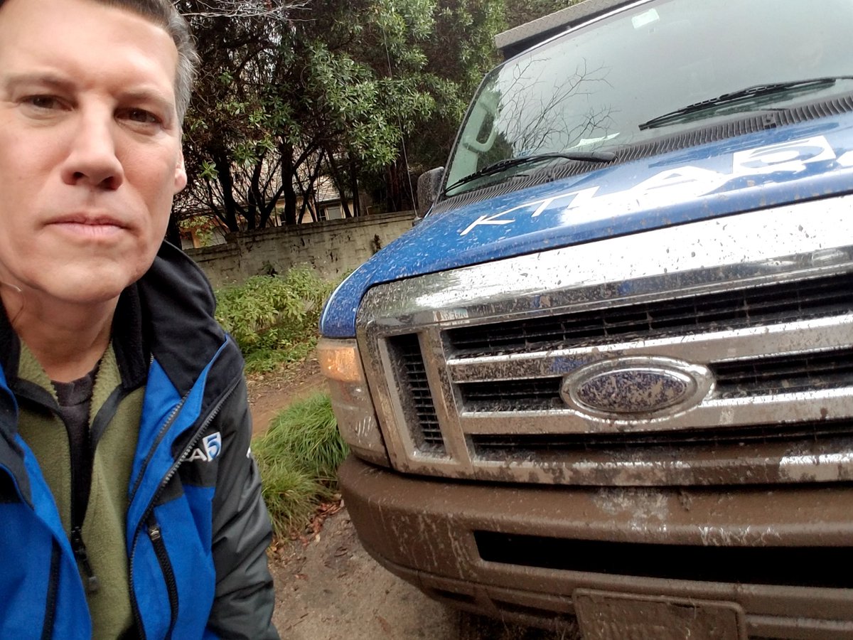 ChrisMWolfe's tweet image. When staying on the road feels more like off-roading; #mudflow
#CAstorm #Montecito #SantaBarbaraCounty  @KTLA
