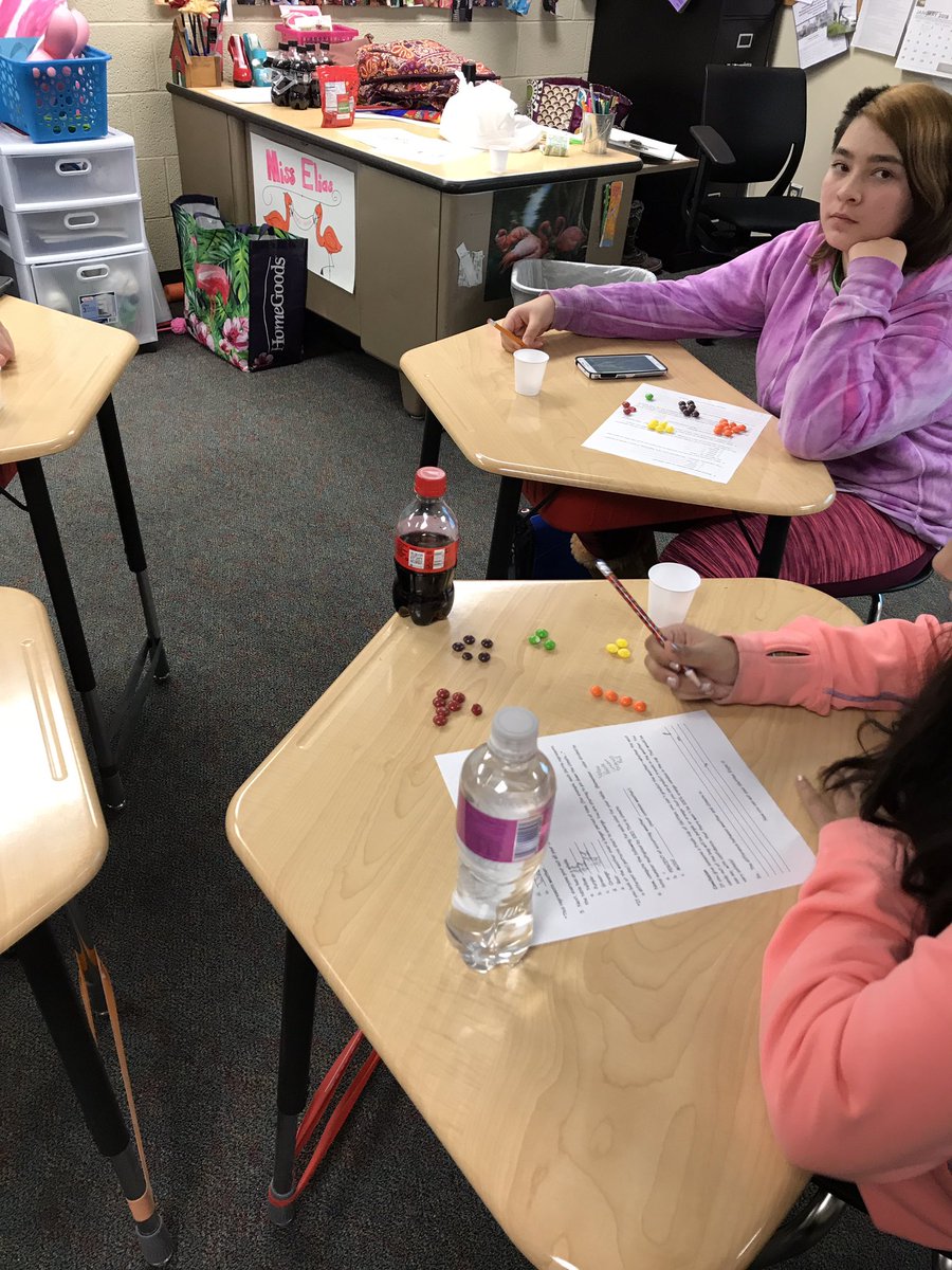 MingoMania507's tweet photo. Using Skittles to calculate weather and climate! #507OASIS #JAteaches https://t.co/LN7LPmRgRB
