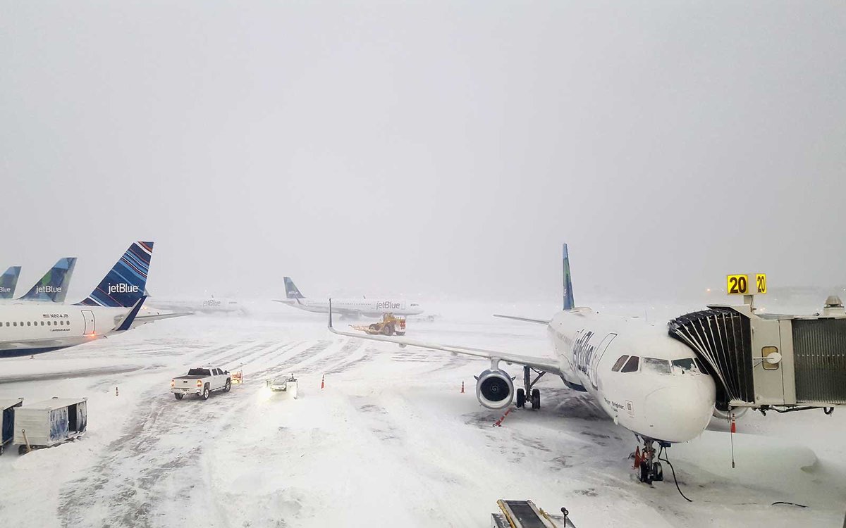 ShareARoom's tweet photo. JFK Airport Is Still Recovering From Its Disastrous Weekend — Here's What Travelers Need to Know https://t.co/jlX8Ecz6rB https://t.co/ypxjDdgve5