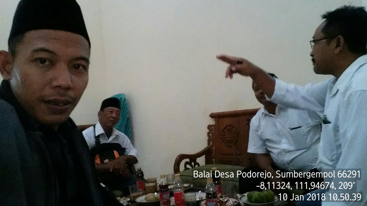 malikinusantara's tweet photo. Bersama #Kades Podorejo, pembahasan RAPBDes 2018, semoga berkah dan membawa manfaat 
#Danadesa 
@jokowi @EkoSandjojo @kpw4jatim @DewantoAndry https://t.co/Hq8tIu2v1H
