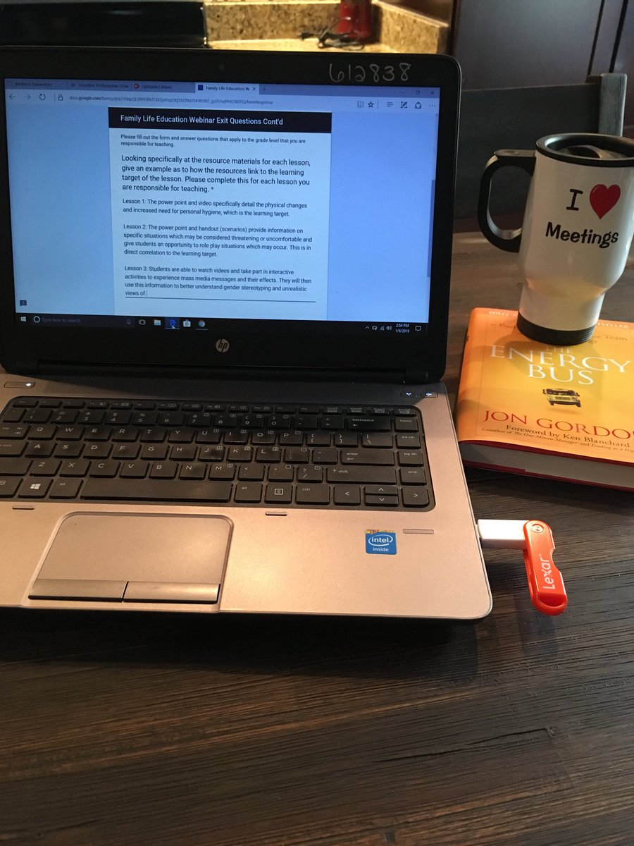 rlmeyer6's tweet image. Birdneck’s 5th grade teachers keeping up with PD during the snow days! @BNESeagles @nprj2010 @rvsurfs