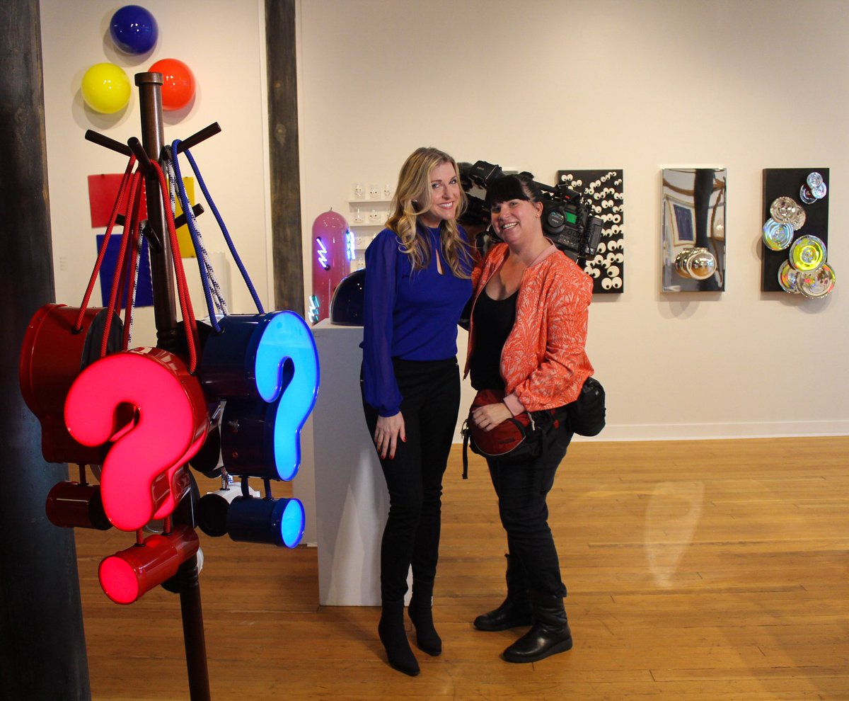 Pilchuck's tweet image. Thanks @kimholcomb and Erica for stopping by Pilchuck Seattle to check out Jen Elek’s exhibit #VISUALFUN! Watch tonight on @KING5Evening and learn more at pilchuck.com!