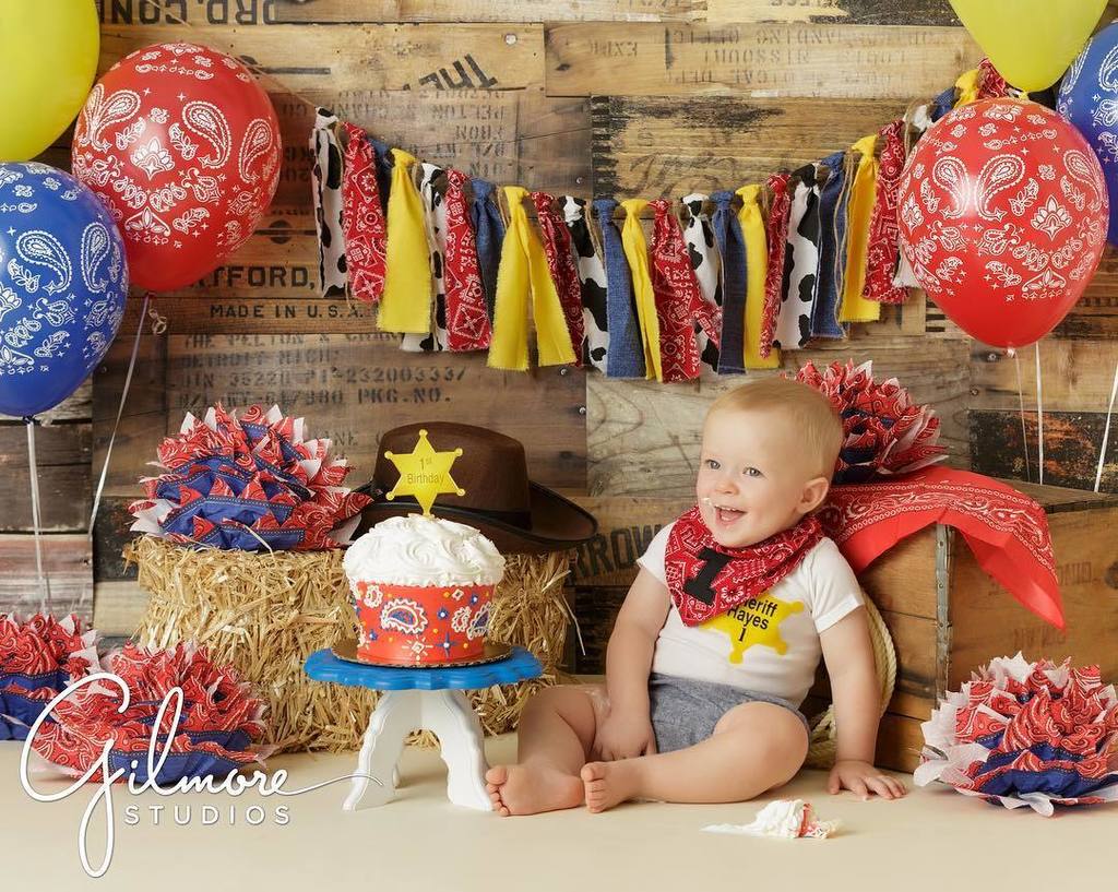 jengilmorefoto's tweet photo. Cowboy birthday's rule!
@lmanfred
#gilmorestudios #newportbeach #cakesmash #smashcake #1stbirthday #cakesofIG #birthdaycake #firstbirthday #cakedesign #babycakes #themecakes #cakesforboys #themcakes #etsymntt #cowboycake #photography #babiesofIG #countโฆ https://t.co/TqU6Tlyts1 https://t.co/GqUCMmyqL9