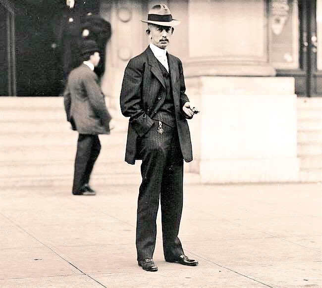By 1904 Lyon was Theodore Roosevelt's agent in the state as well as national committeeman and state chairman; though black and tan delegations appeared at the 1904 and 1908 national conventions, they were pushed aside by Lyon's forces.