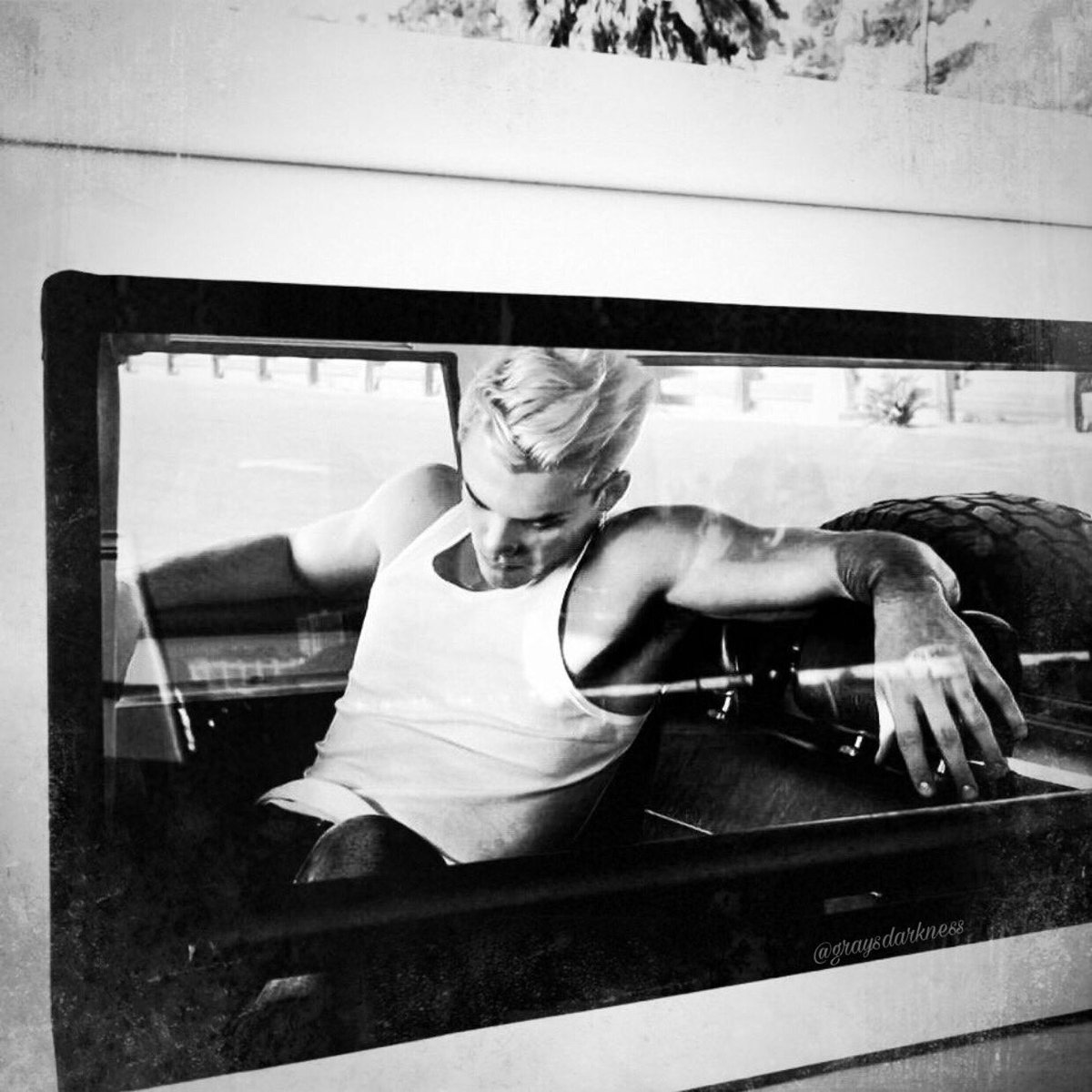 graysdarkness's tweet image. Excuse me Daddy,
Please fuck me in the backseat of your Bronco.