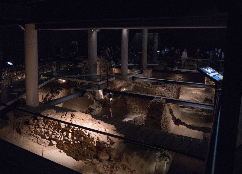 Tras los problemas causados por las fuertes lluvias en diciembre, el Yacimiento Gadir vuelve a tener disponible el apoyo audiovisual durante las visitas. ¡Gracias a todo el equipo por vuestro esfuerzo extra durante estas semanas! 👏👏 Imágenes cortesía de Kiko Montes.