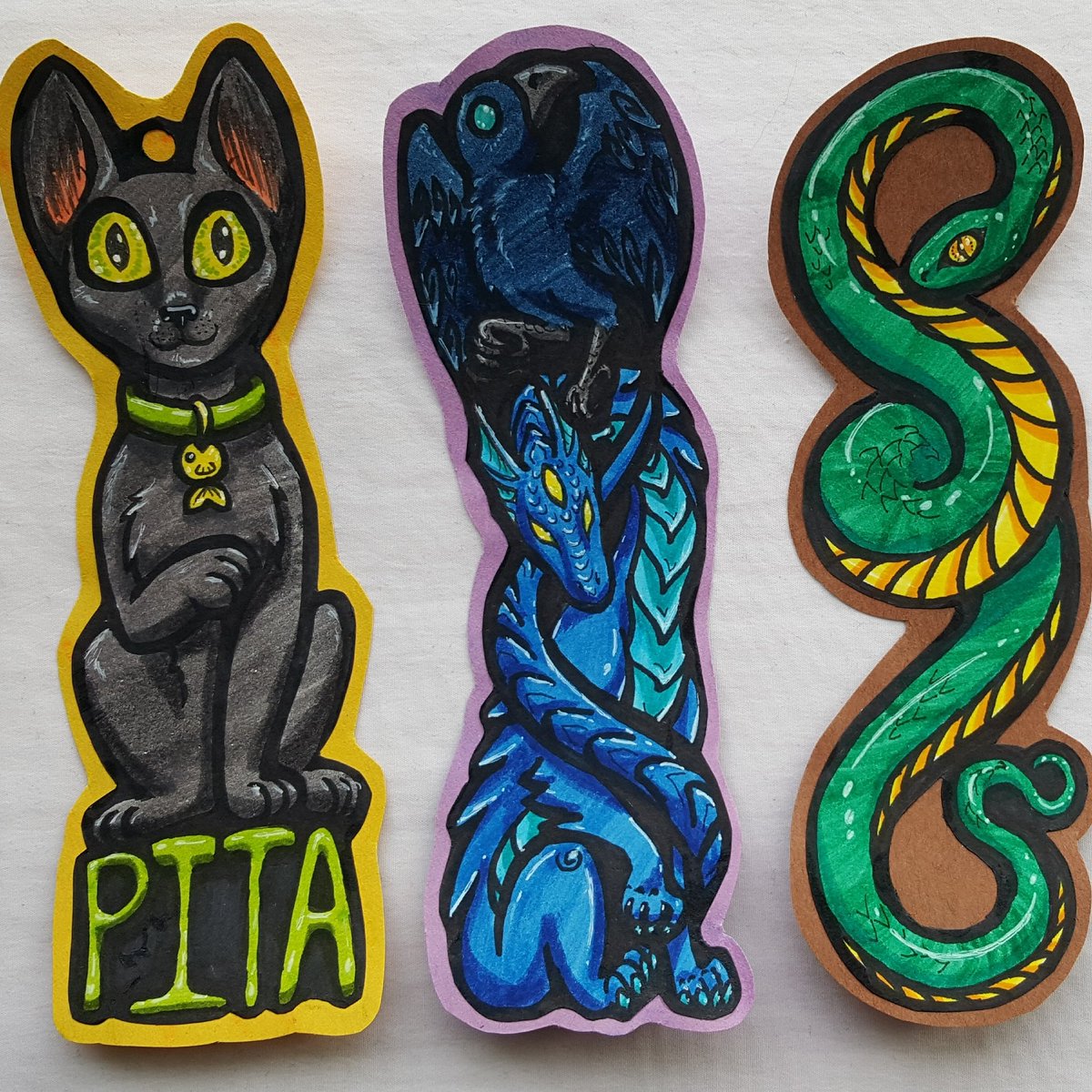 EvernightArcana's tweet photo. Made some bookmarks for a couple of friends for xmas~
#bookmarks #bookmark #traditional #art #drawing #markers #cat #sbake #dragon #raven #animals #reading #books #gift #present https://t.co/xudXYQmvaG