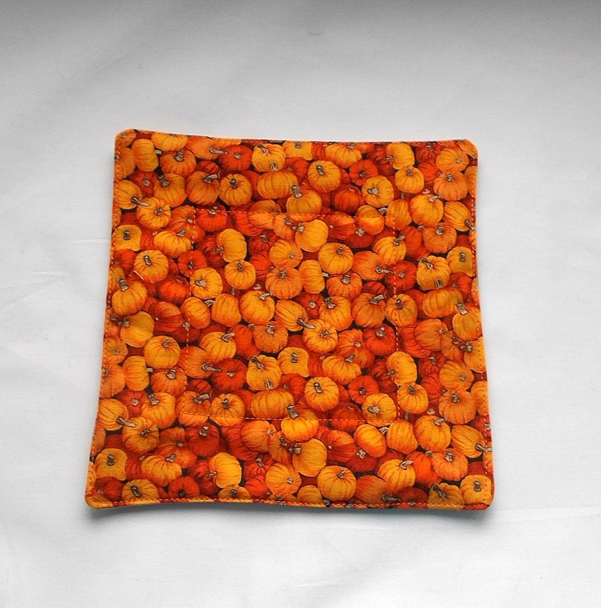 AlsCraftyCorner's tweet image. Halloween Coasters, Pumpkins, Mug Rug, Halloween, Cup Co… tuppu.net/94093259 #AlsCraftyCorner #HomeMadeCoasters