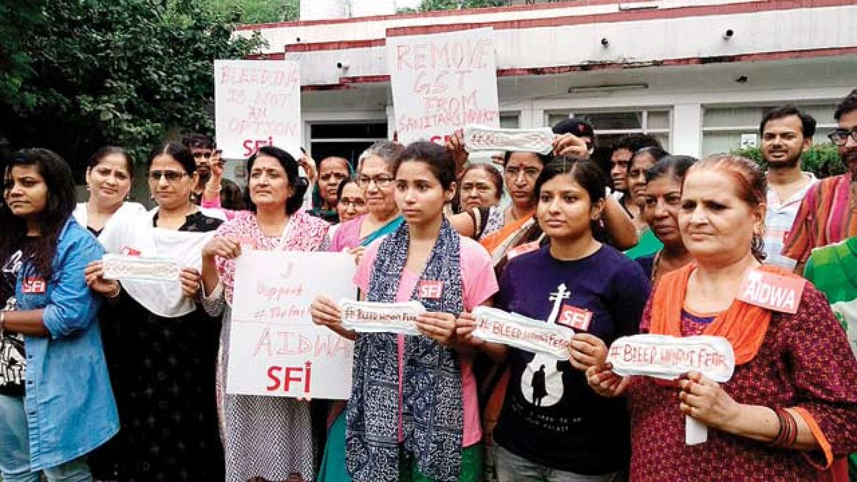 dna's tweet photo. Pad Man effect: Gwalior students send 1,000 signed sanitary pads requesting to get rid of 12% GST https://t.co/pwYmYqmoCx https://t.co/VmSo0wb1Ht