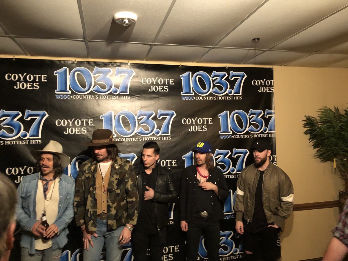 UNCSwtHrt's tweet photo. Just met these guys! Totally awesome folks! @MidlandOfficial @DylanScottCntry @zdevin #StoutPull #StoutPull2018 #LoavesAndFishes #CoyoteJoes https://t.co/wZBVCTOUvA
