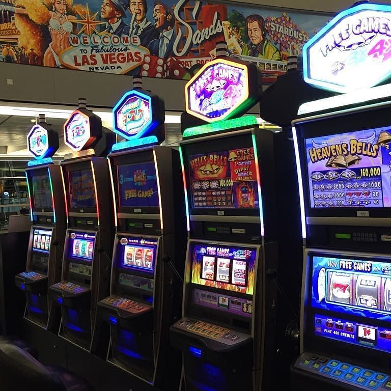KittyErina_'s tweet photo. Arrived at Las Vegas ๐ค
#lasvegas #ces2018 #it #travel #adventure #winningteam #color #explore #exploremore #airport #aviation #fly #liveunbound #cool #awesome #photooftheday #photography #nevada #america #landscape #devogame #digitaltransformakers #โฆ https://t.co/zxlH1jfdgU https://t.co/VQCWdDCpDb