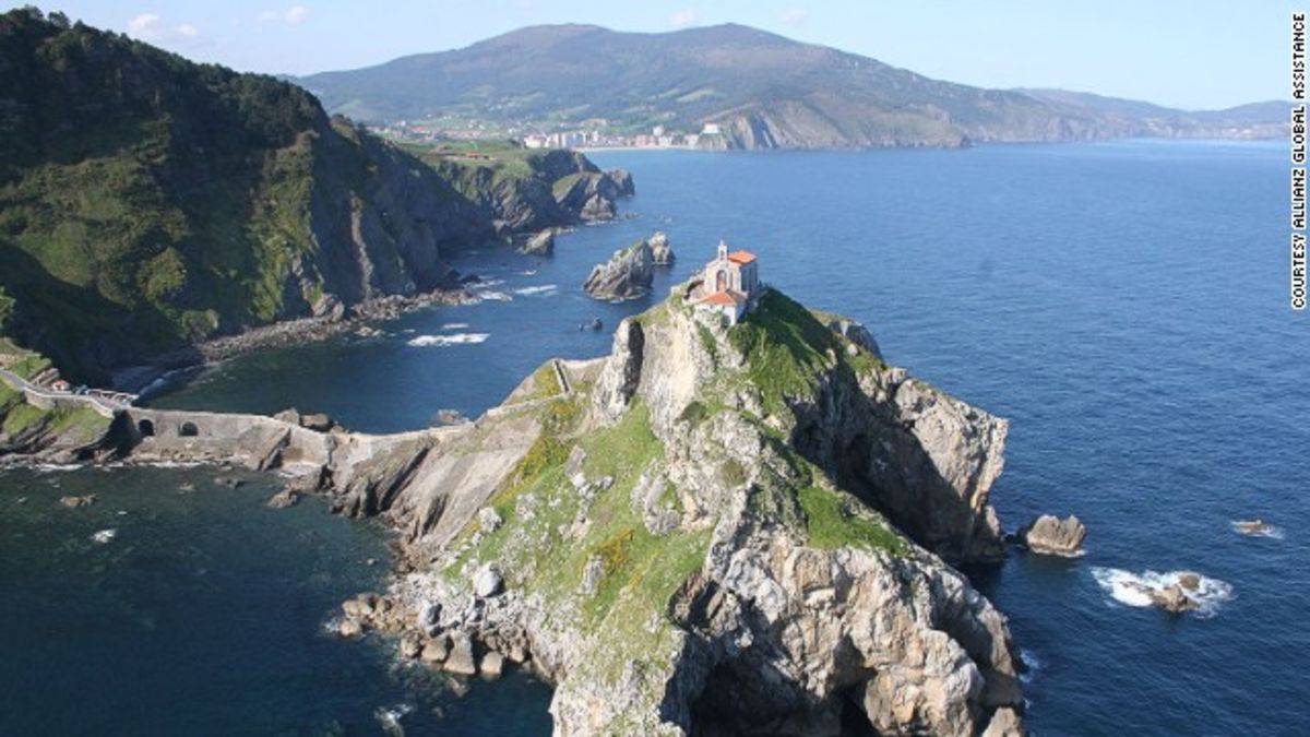 ShareARoom's tweet photo. Top 7 natural wonders in Spain https://t.co/J03JhdQlQi https://t.co/OtbMmGVSJM