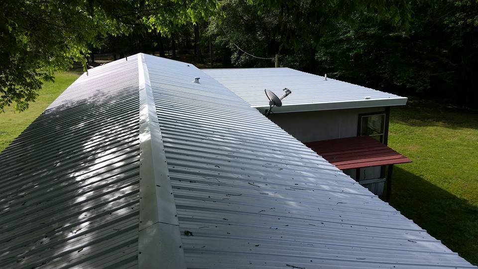 ECFTXinfo's tweet photo. Protect your home with a #metal #roof. Clean, tidy, #lowmaintenance and expertly installed by Elliott Construction and Fencing. Check out a showcase of our work at #ecftx.com https://t.co/85RhPK409i