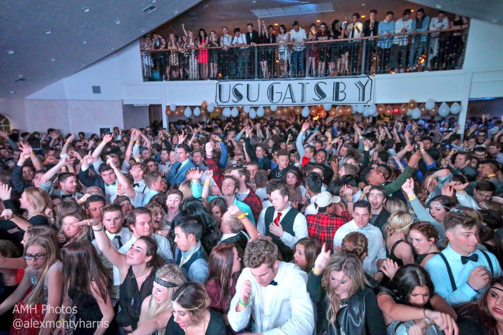 vcdparties's tweet photo. 🏰CASTLE PARTY🏰
🕴🏻GATSBY 2018🕴🏻

REPOST | RT for $5 off

Help send us back to EUROPE again!!

Tag 👉🏽 #GATSBY2018
Be in before 10:30 https://t.co/qLIkl4B9nB