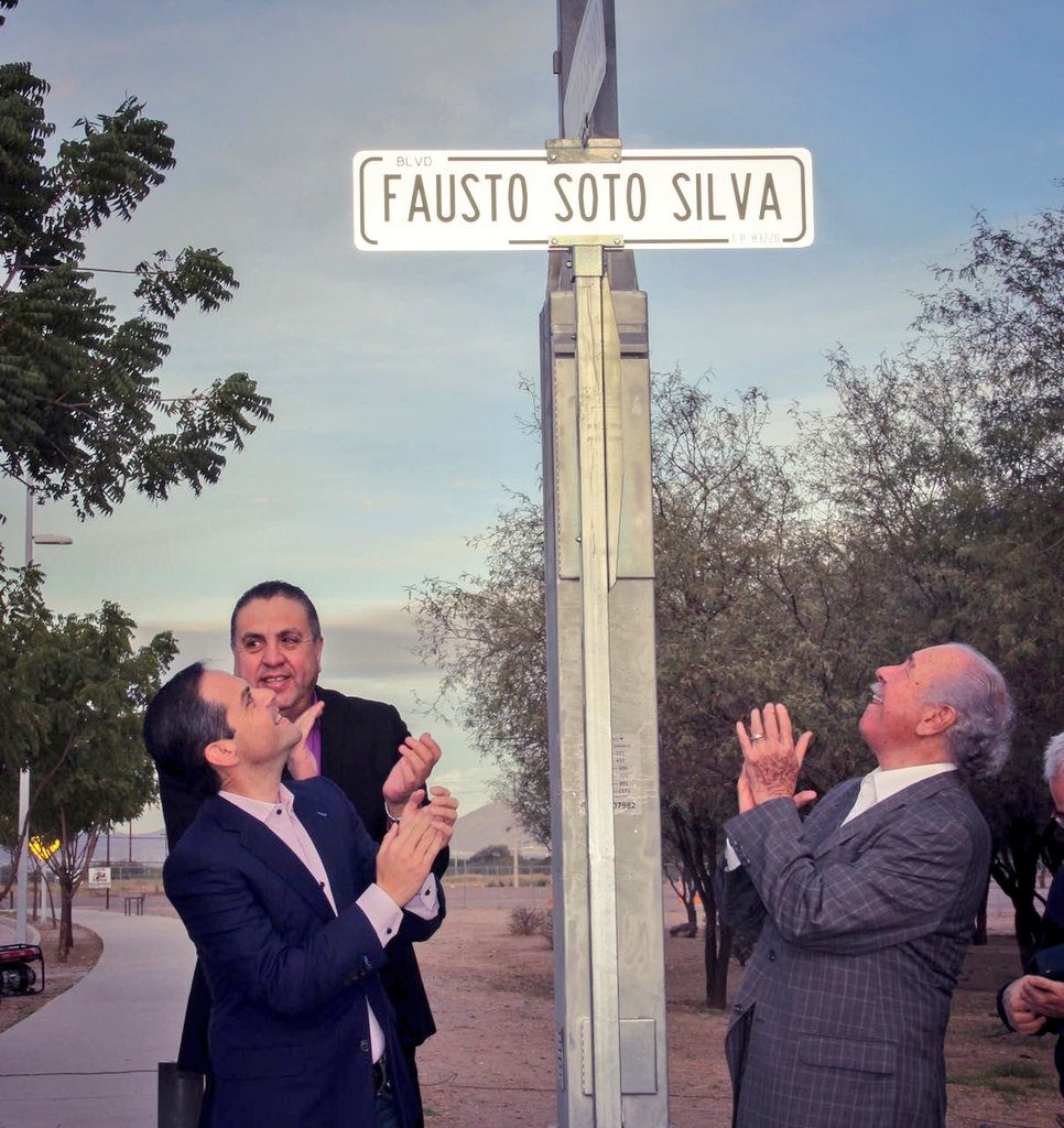 MaloroAcosta's tweet photo. Esta tarde recordamos a Don Fausto Soto Silva con mucho cariño, admiración y respeto en un muy merecido homenaje, y al develar su escultura en el Estadio Sonora, donde también una de las calles de este espacio deportivo lleva su nombre. https://t.co/IMJcSQOtez