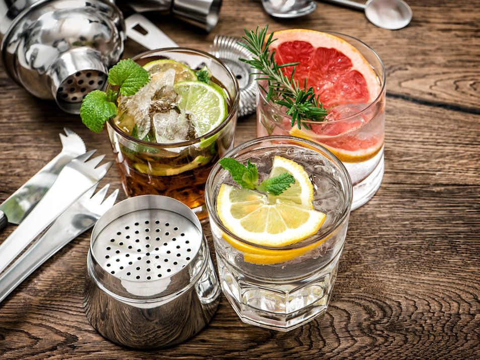 Мартини и швепс коктейль. Джин тоник хендрикс с огурцом. Закуска к мохито. Джин блуберри. Джин - тоник.