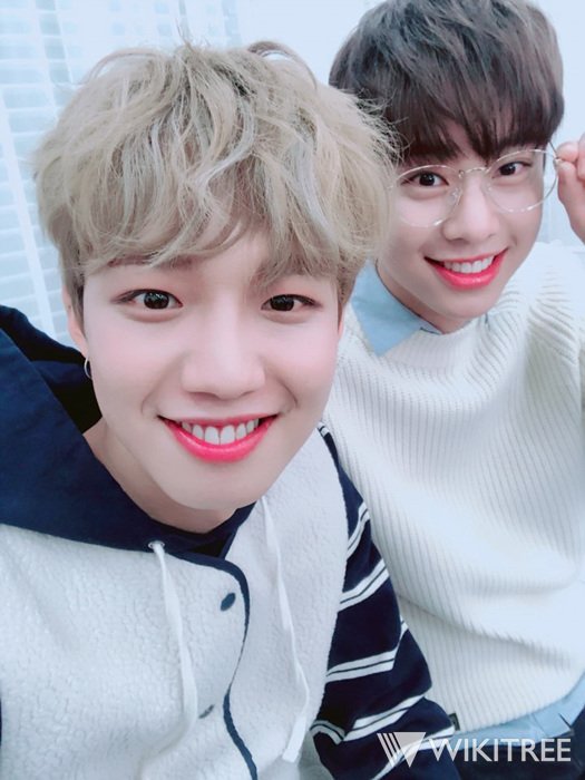 wikitree's tweet photo. 오늘(10일) 6시 두 번째 미니앨범 #MATCHUP 으로 컴백하는 #MXM #임영민 #김동현 씨가 #위키트리 에 '단독 공개'한 사진입니다♥ 6시 앨범 공개 이후 나올 인터뷰 기사도 기대해주세요! #브랜뉴뮤직 #브랜뉴보이즈 #프로듀스101 https://t.co/GreR3gHfmo