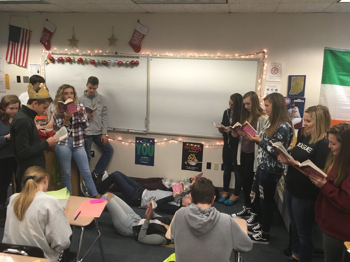 MsOB_PHS's tweet photo. We had too much fun acting out the Romeo+Juliet death scene! 📚 https://t.co/vkBZ82Ijb9