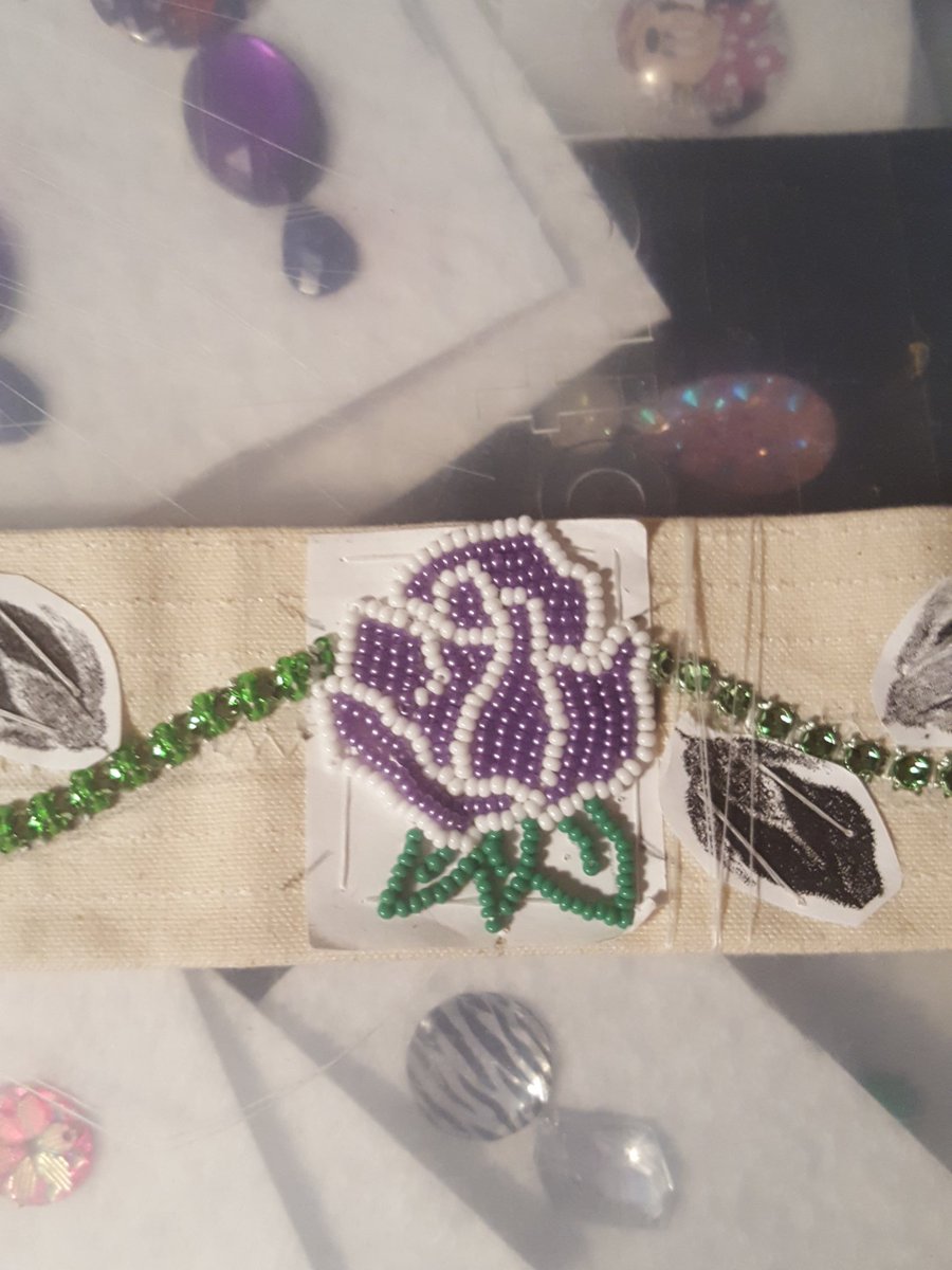 Khaos_Shi's tweet photo. Moving along with my daughter's belt
#5footkhaosdoinwork 
#beading https://t.co/LmY2ZMwO95