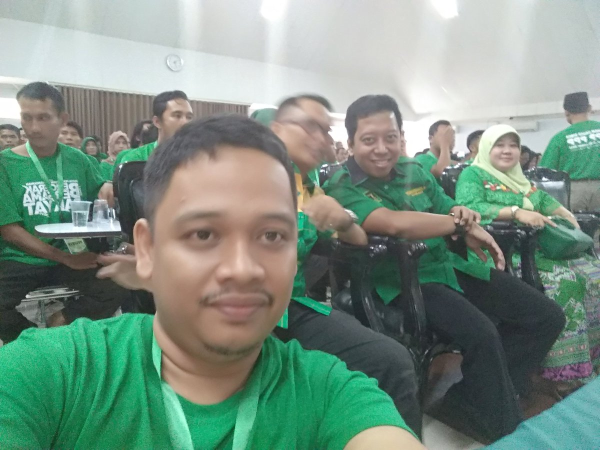 asef_sumsel's tweet photo. Selfie berjamaah with @MRomahurmuziy @DPP_PPP @P3MileniaSumsel @PetigaZamannow #p3milenial #LKS2018 #KCCeria https://t.co/pO7XF8Inl0