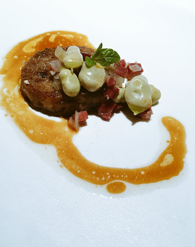 Acornseekers's tweet photo. Amazing tasting with our partner in Houston, @DRDelicacy, at @BCNHouston. Thank you Chef Luis Roger and team for such an incredible culinary artworks.
#acornseekers #ibericus #iberico #acornfed #pig #pork #meat #healtyfood #organicfood #pigfriendly #farmtotable https://t.co/MybWFK7oIj