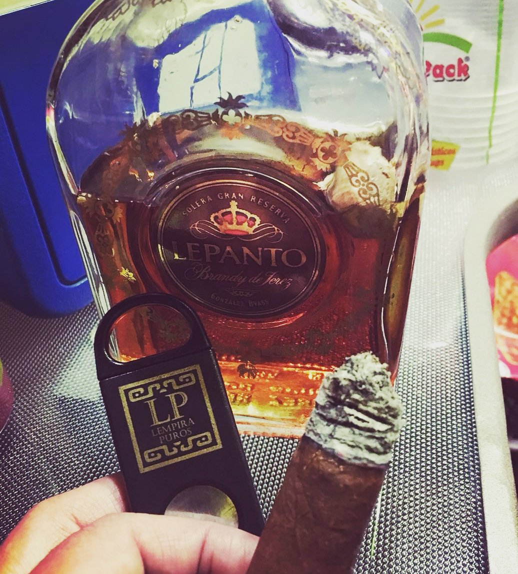 LempiraPuros's tweet photo. #cacique #lpcigars https://t.co/3rOuGRwKgn https://t.co/EXPj0wQWgc