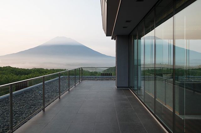 Have this view all to yourself. 羊蹄山を一望。 #tbt