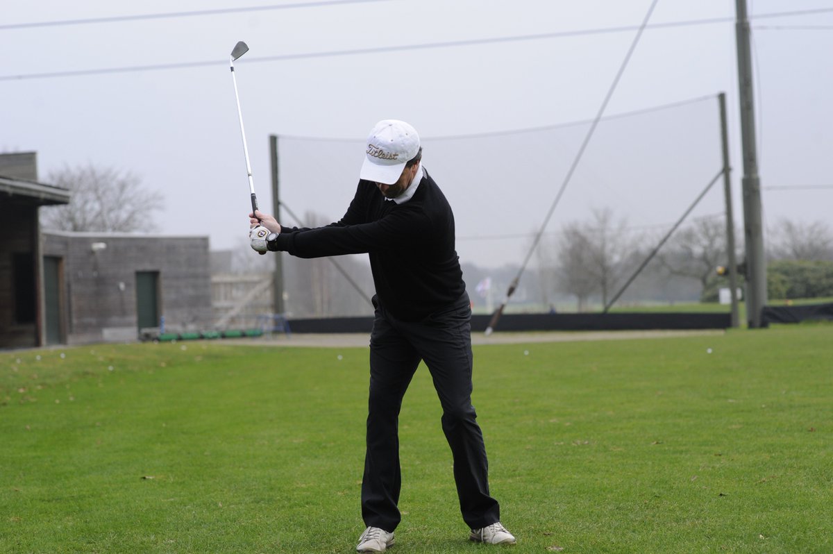 Wij bieden een winterlespakket bestaande uit 7 lesuren, waarvan 5 specifieke, op maat gemaakte techniektrainingen en 1 Course Management "Play with the Pro"-les van 2 uur. De kosten hiervoor zijn als volgt:
1 persoon € 309,-
2 personen € 196,- p.p.
3 personen € 156,- p.p.