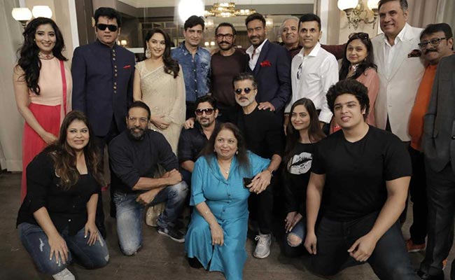 chillxapp's tweet image. #TotalDhamaal stars @AnilKapoor, @MadhuriDixit, @ajaydevgn, @Riteishd, @ArshadWarsi, @jaavedjaaferi and @bomanirani... Presented by #FoxStarStudios... Produced by #AjayDevgnFilms, #AshokThakeria, #MarkandAdhikari, #AnandPandit