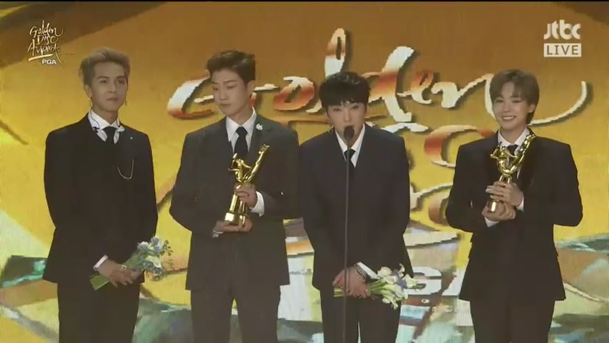 winnerteamtr's tweet photo. [!!!] #WINNER 32nd Golden Disc Awards 2018'de Digital Bonsang ödülünü kazandı aynı zamanda aynı kategoride kazanan Bigbang'in ödülünü de aldı 💞💞🎉🎉 
!!! https://t.co/liB8YGgCB3