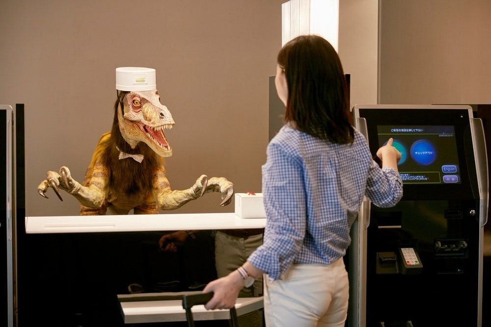 archbloggers's tweet photo. At the front desk, you will be greeted by 3 friendly robots who will handle the check-in and check-out process for you... Henn-na, The World’s First All Staff #Robot #Hotel | Nagasaki, Japan. How-to-use: https://t.co/rnIUxjoodn https://t.co/RLQutLSEyo