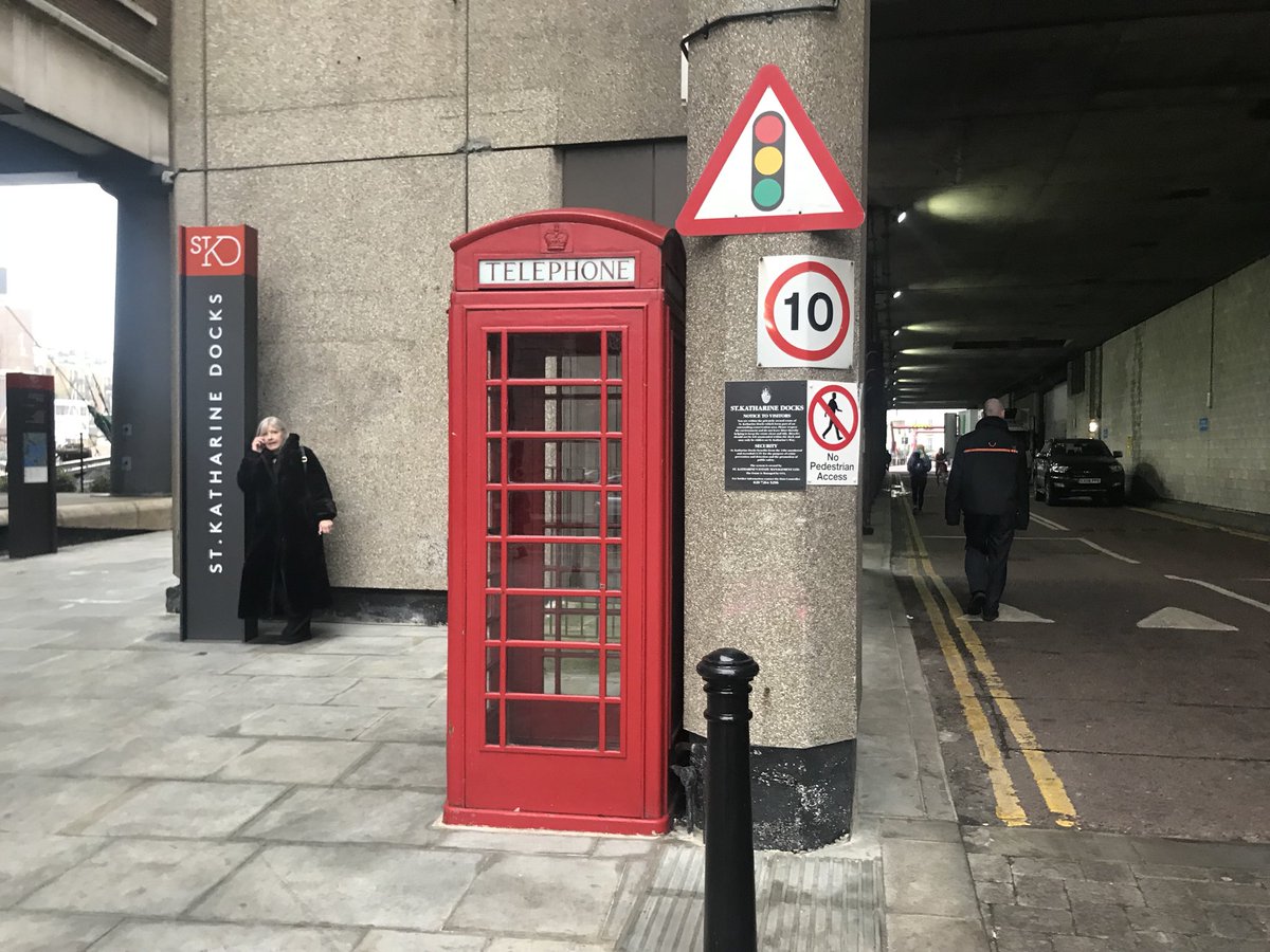 PompeyOnSixers's tweet photo. #Classic #NoThanksIHaveAniPhoneBruh #LondonFlow https://t.co/fgYZsK4gDj