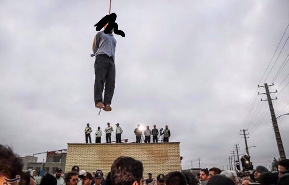iTs_SyeD_'s tweet photo. Killers of Zainab should be hang like this on the streets of Kasur.

#JusticeForZainab #StopChildAbusing #Kushner https://t.co/KgQSC9UmKL