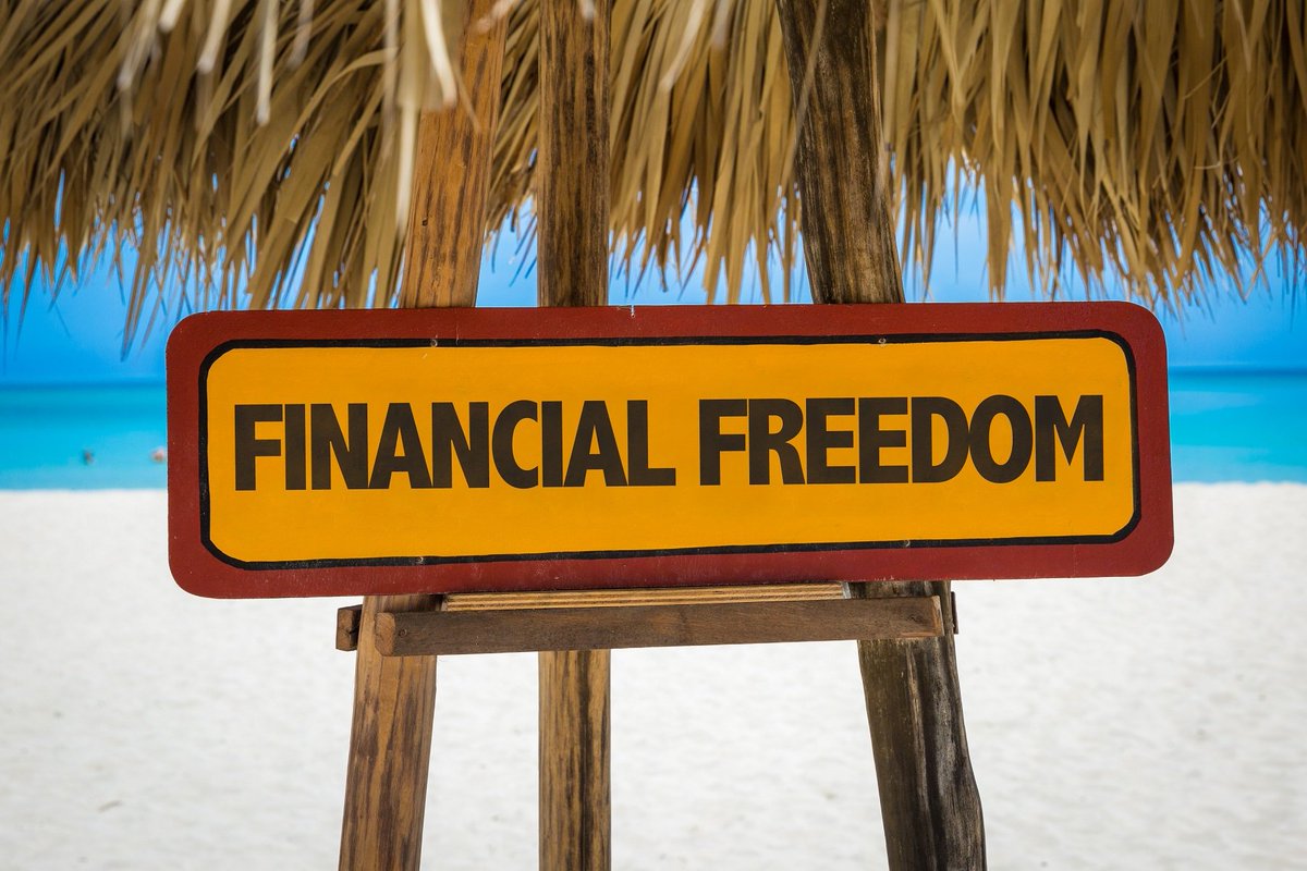 EliteInvestClub's tweet photo. We want to help our members take control and achieve financial independence. But what are our other values? https://t.co/XKfY0b5Acq https://t.co/dwvcpZgrFN