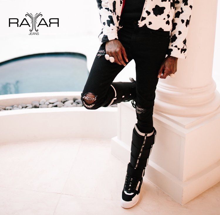 Raysizzle's tweet image. Get @youngthug jeans at buff.ly/2md9MzR use the promocode SLIME to save 40%