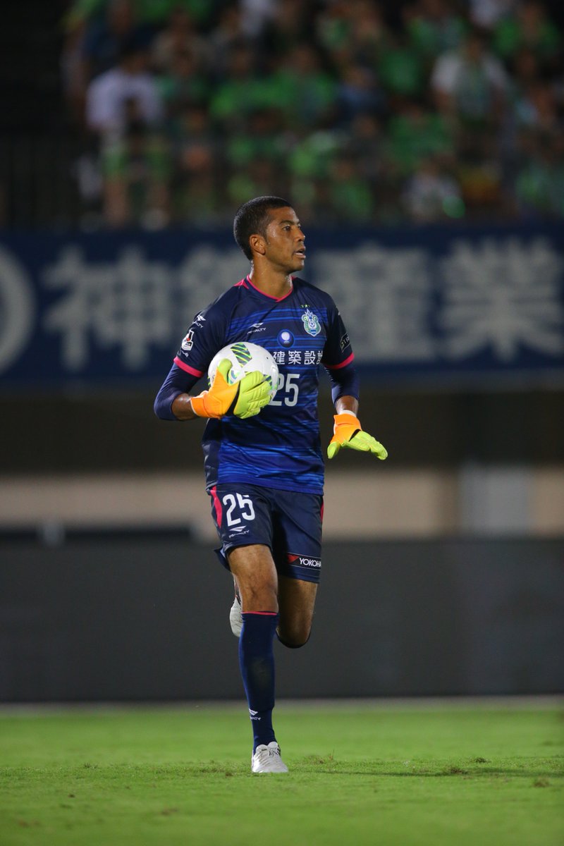 湘南ベルマーレ そして タンドウベラピ選手も契約満了により17シーズンをもって退団することとなりました 16年に加入 同年はチームが苦境にある中リーグ戦5試合に出場し ゴールマウスを守りました 素晴らしい経験をすることが