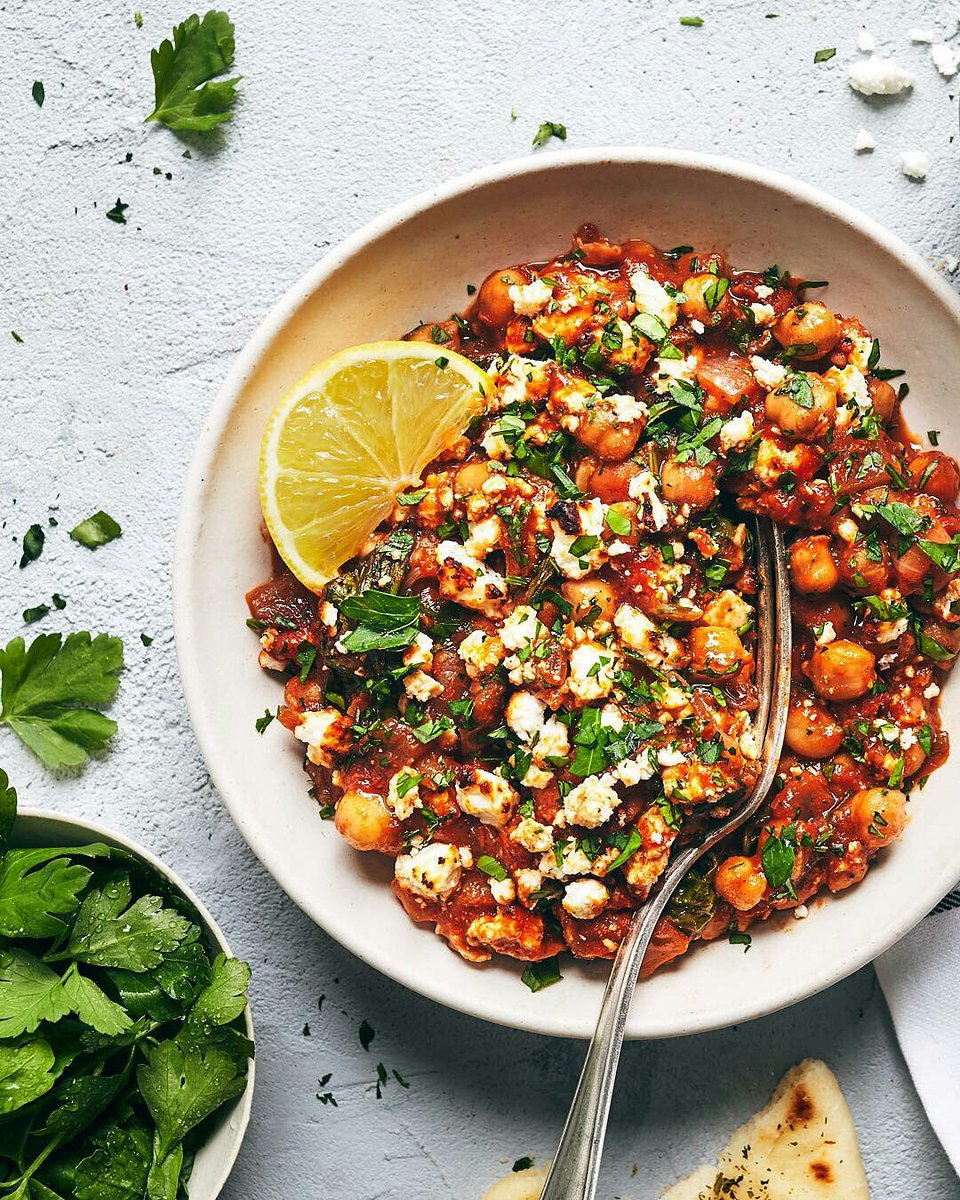 #Mediterranean #Chickpea #Casserole with #Spinach &amp; #pita Ideal for #lunch

Retweet and share with your friends! 
Sign up today 👉 cribchef.com 
Check out our Instagram for recipes! 😊
#lavegan #vegan #cribchef #vegetarian