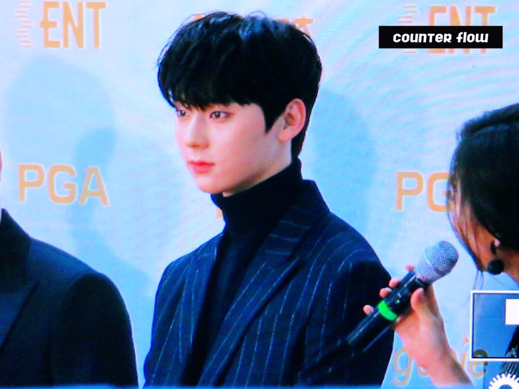 counterflow89's tweet photo. 180110 골든디스크 레드카펫 #민현 #황민현 #워너원 https://t.co/ZEfNq2C7FN
