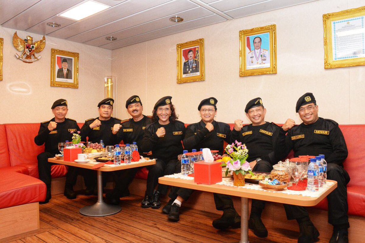 BudiKaryaS's tweet photo. 2. KRI I Gusti Ngurah Rai-332 ini luar biasa, karena 80 persen dikerjakan dalam negeri. Kapal tipe perusak kawal rudal akan menjadi bagian penting dan berada di garda terdepan dalam menjamin pertahanan,keamanan sekaligus keberlangsungan program pemerintah utk kejayaan bangsa -BKS https://t.co/llcQTQCKk9