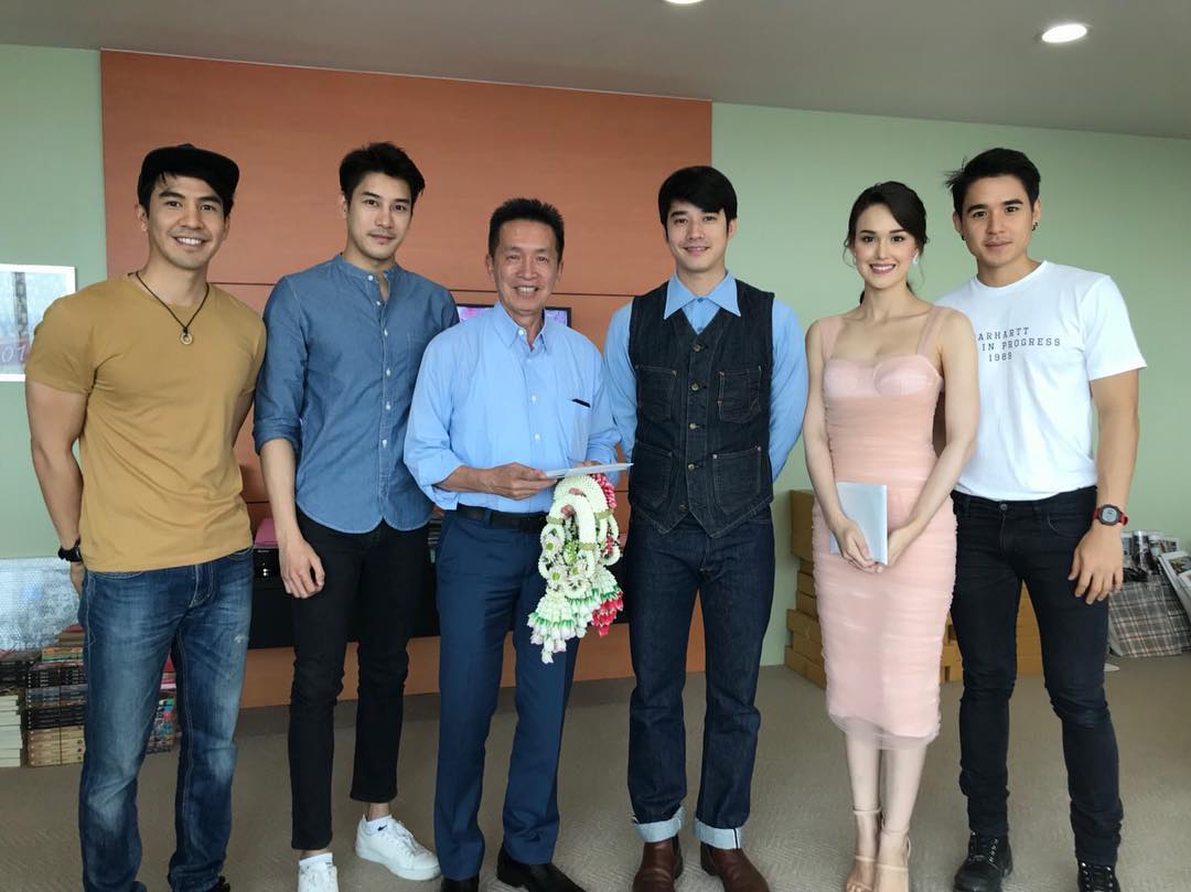 สวัสดีปีใหม่ค่ะคุณสมรักษ์  #ครอบครัวช่อง3 #อบอุ่น <a href="/PopeTanawatLuv/">🐿โป๊บ CH3🐿</a> <a href="/KenPhupoomLuv/">♠เคน ภูภูมิ♠FC</a> <a href="/MarioMaurerLuv/">Mario Maurer</a>