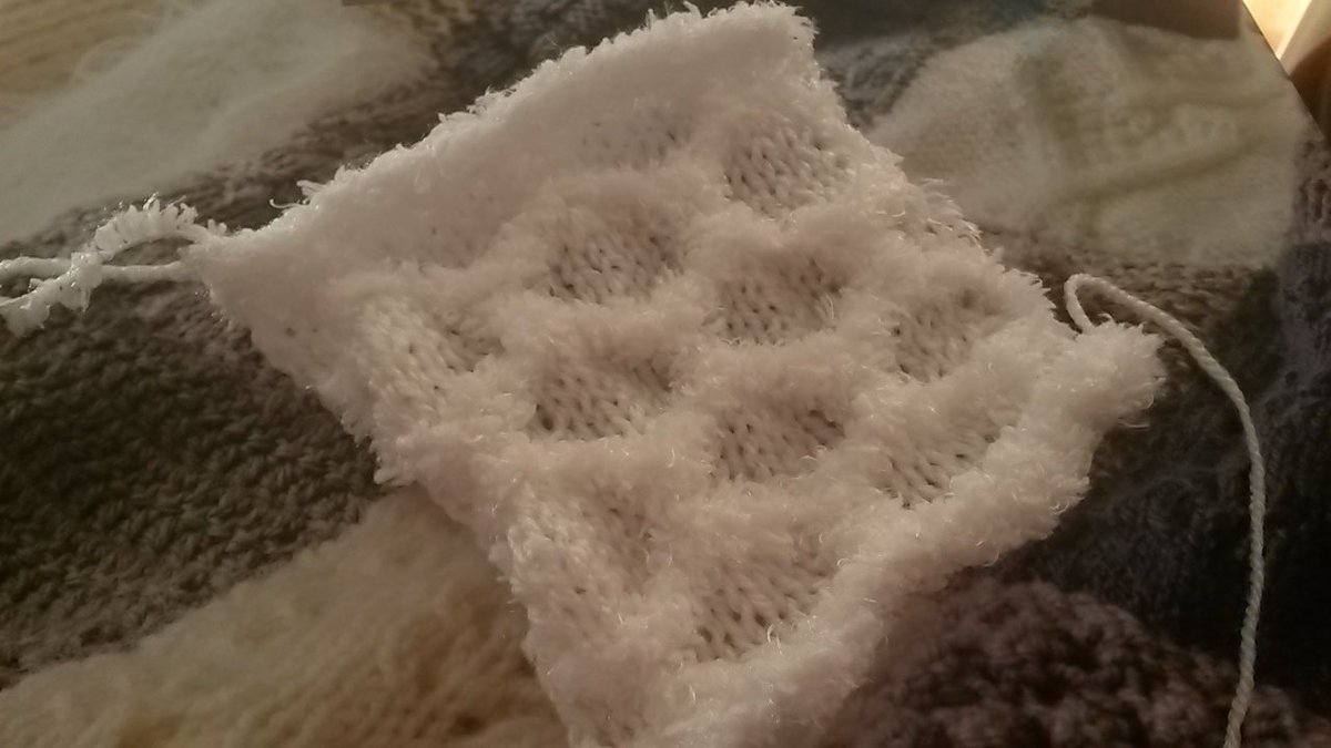 KnitWithMe's tweet image. Honeycomb square #KnitWithMe #Creacrafts 🐑