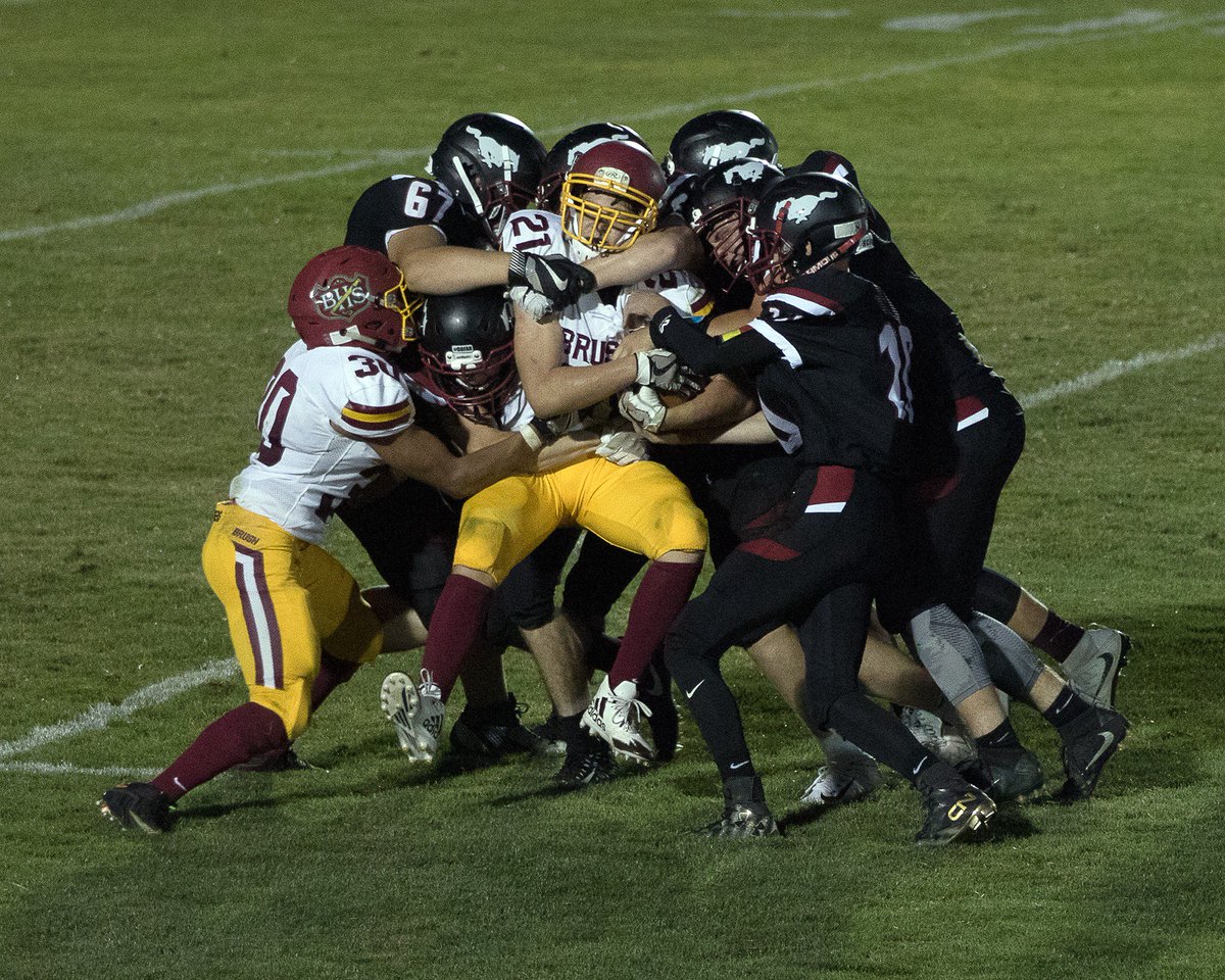 thepauldineen's tweet photo. 21 Nick Wellen of #BrshBeetdiggers #Football is surrounded by #FortMorganMustangs tacklers, including 8 Isaac Linker (@isaaclinker08), 10 Grayson Garver (@Therealest__G), 58 ?, 67 Ryan Eggleston, 75 Nick Norris @nnorris1212) on Sept 1, 2017, in Fort Morgan. Brush 30 Isaac Morales https://t.co/QpPMbuQEYZ